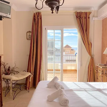 Mit Privatpool Fuer 10 Personen Ca 240 Qm In Nerja, Andalusien Costa Del Sol Nerja